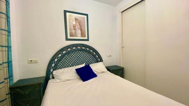 Apartamento de 2 habitaciones en Playa Levante, Benidorm en venta con piscina garaje - 204.000 € (Ref: 9825757)