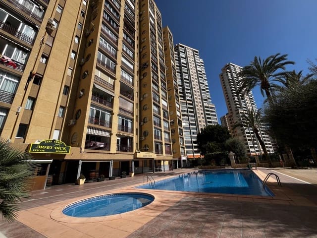 Apartamento de 2 habitaciones en Playa Levante, Benidorm en venta con piscina garaje - 204.000 € (Ref: 9825757)