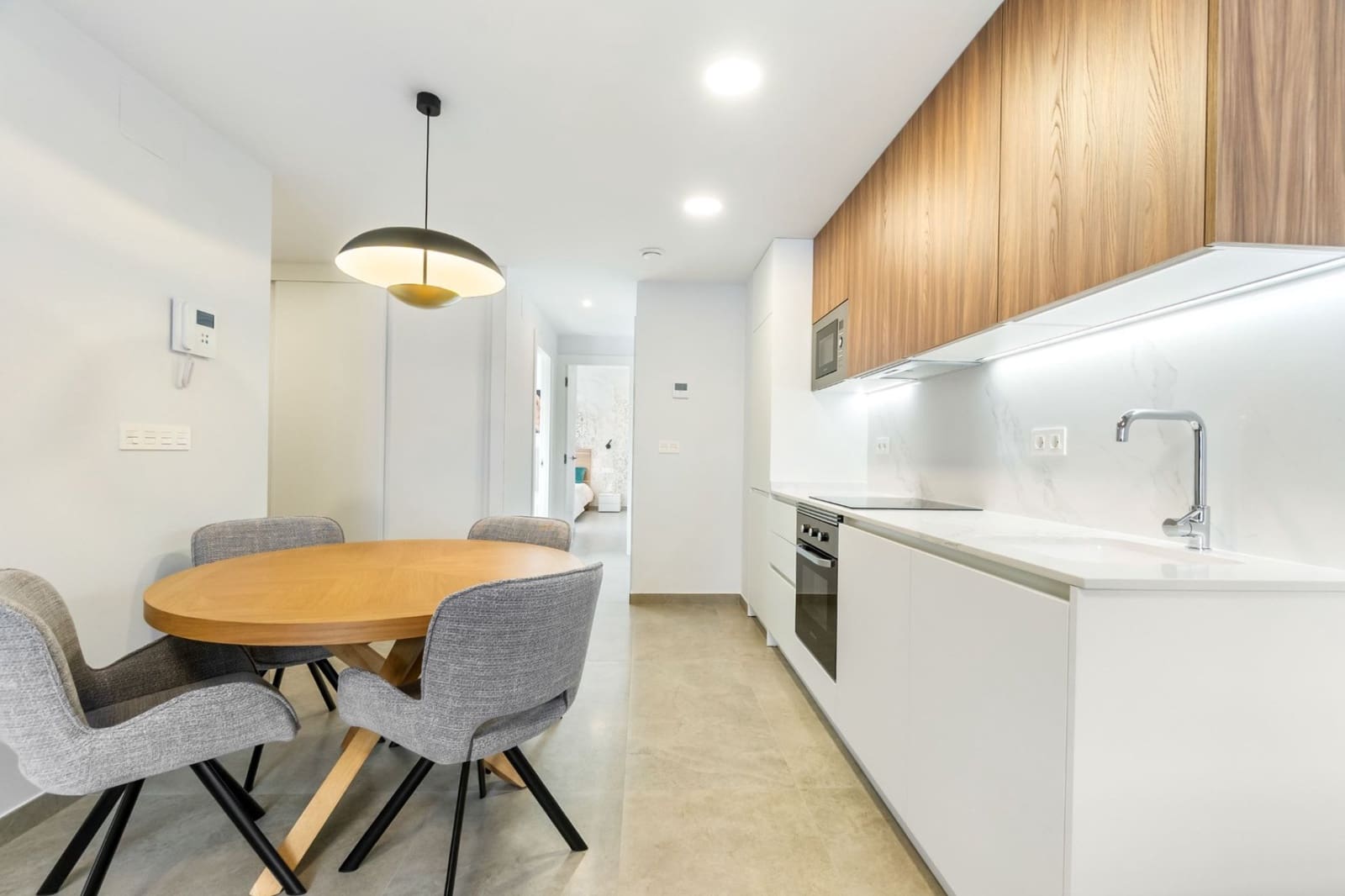 2 Zimmer Strandapartment zu verkaufen in Torrevieja mit Pool - 249.000 € (Ref: 9830351)
