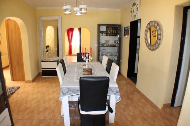 3 soveværelse Villa til salg i Pueblo - Urbanizaciones, Alfaz del Pi / L'Alfàs del Pi med swimmingpool garage - € 550.000 (Ref: 9870386)