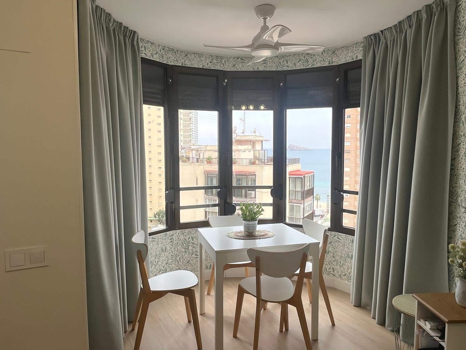 Studio na sprzedaż w Benidorm z basenem garażem - 229 000 € (Ref: 9956577)