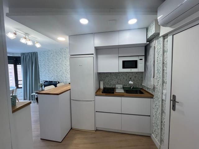 Studio te koop in Playa Levante, Benidorm met zwembad garage - € 229.000 (Ref: 9956577)