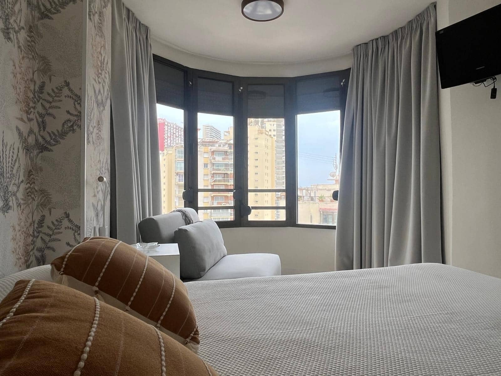 Studio na sprzedaż w Benidorm z basenem garażem - 229 000 € (Ref: 9956577)