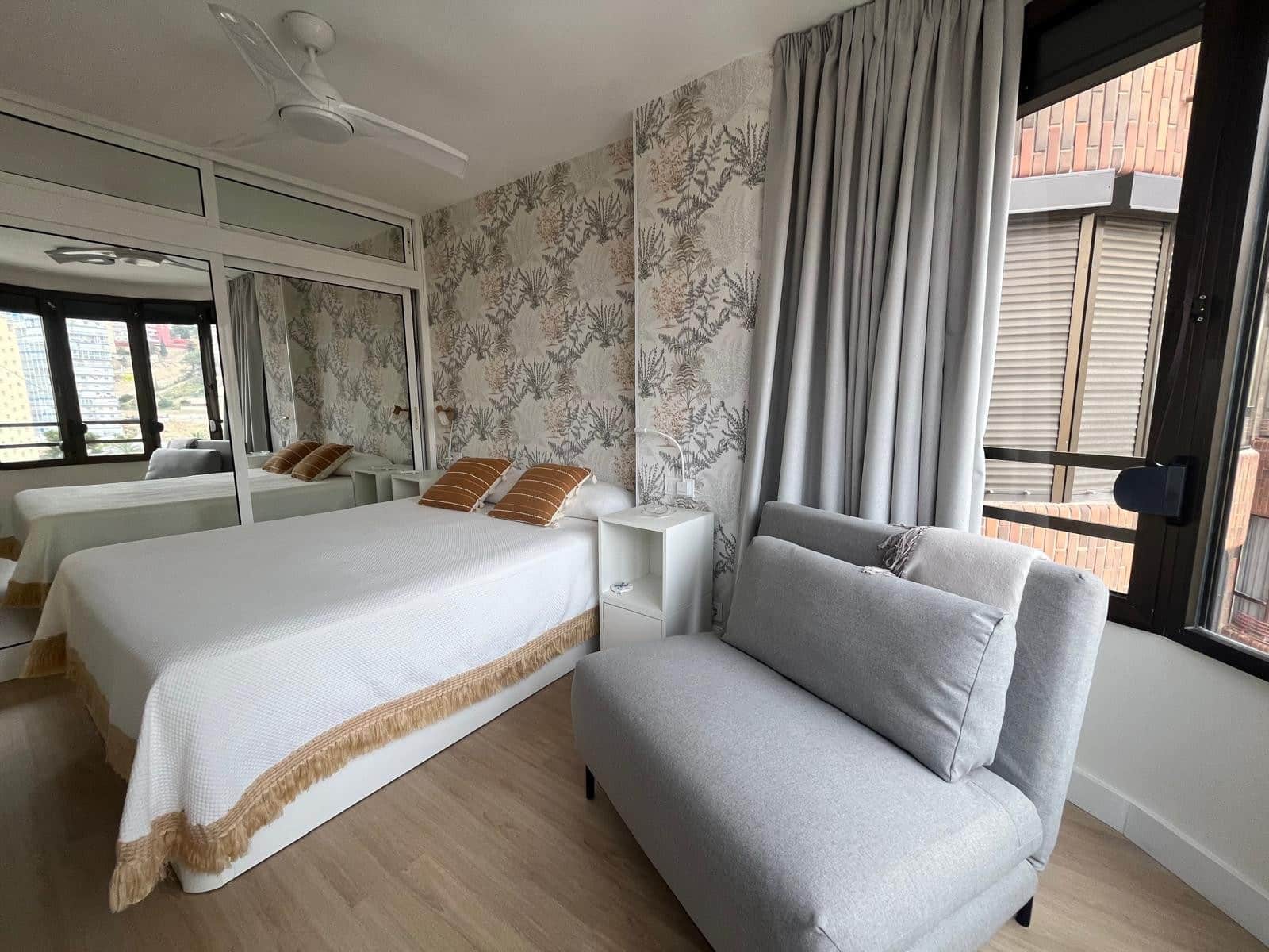Studio na sprzedaż w Benidorm z basenem garażem - 229 000 € (Ref: 9956577)
