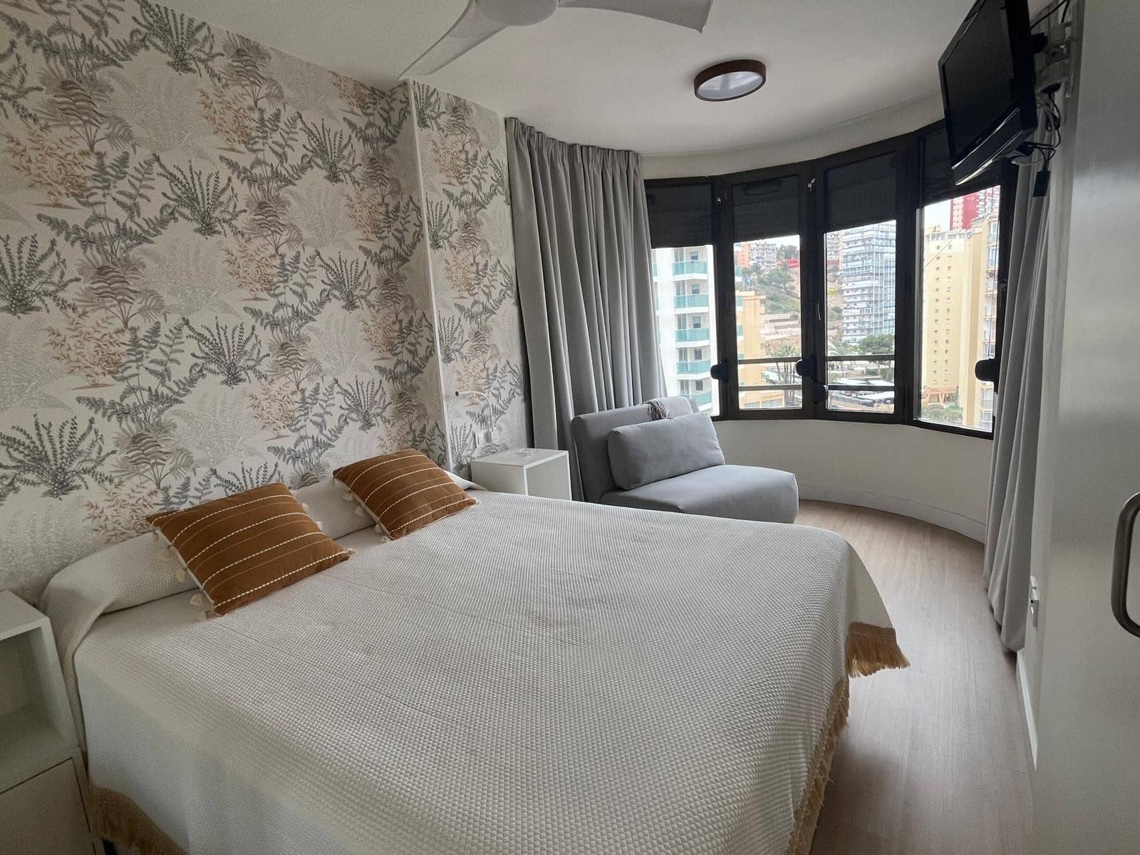Studio na sprzedaż w Benidorm z basenem garażem - 229 000 € (Ref: 9956577)