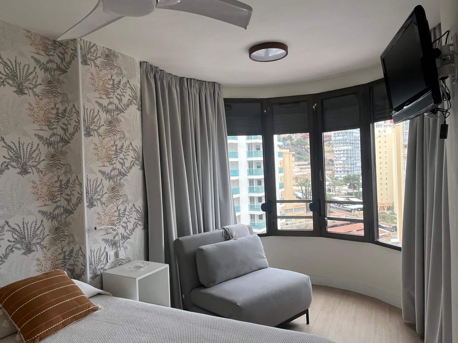 Studio na sprzedaż w Benidorm z basenem garażem - 229 000 € (Ref: 9956577)