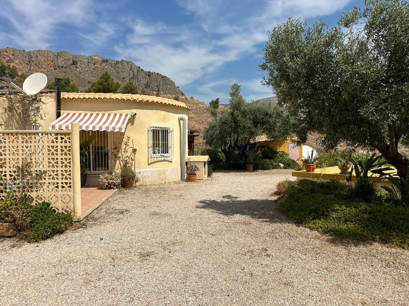 2 soveværelse Finca/Landehus til salg i Orxeta med swimmingpool garage - € 785.000 (Ref: 9958491)