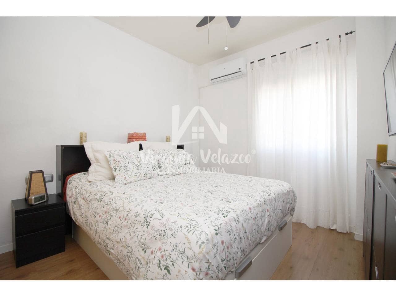 3 bedroom Flat for sale in Anoreta with pool garage - € 296,000 (Ref: 9437828)