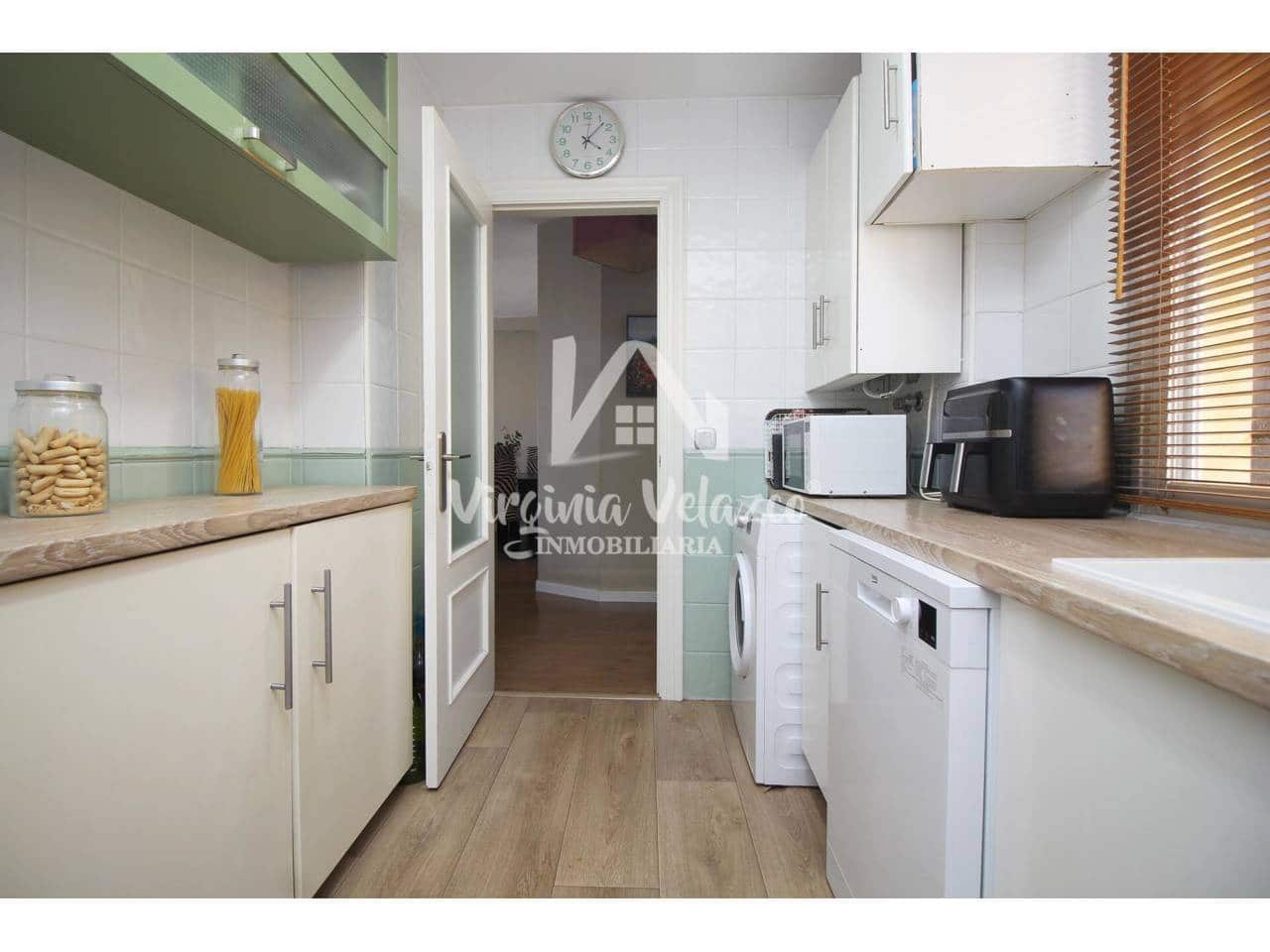 3 bedroom Flat for sale in Anoreta with pool garage - € 296,000 (Ref: 9437828)