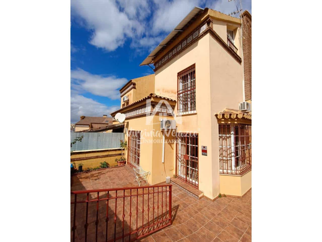 5 sypialnia Dom blizniak na sprzedaż w Rincon de la Victoria z basenem garażem - 494 900 € (Ref: 9437839)