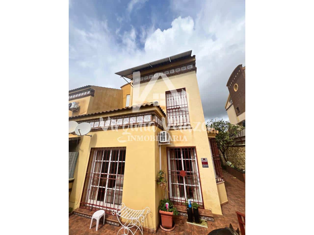 5 sypialnia Dom blizniak na sprzedaż w Rincon de la Victoria z basenem garażem - 494 900 € (Ref: 9437839)