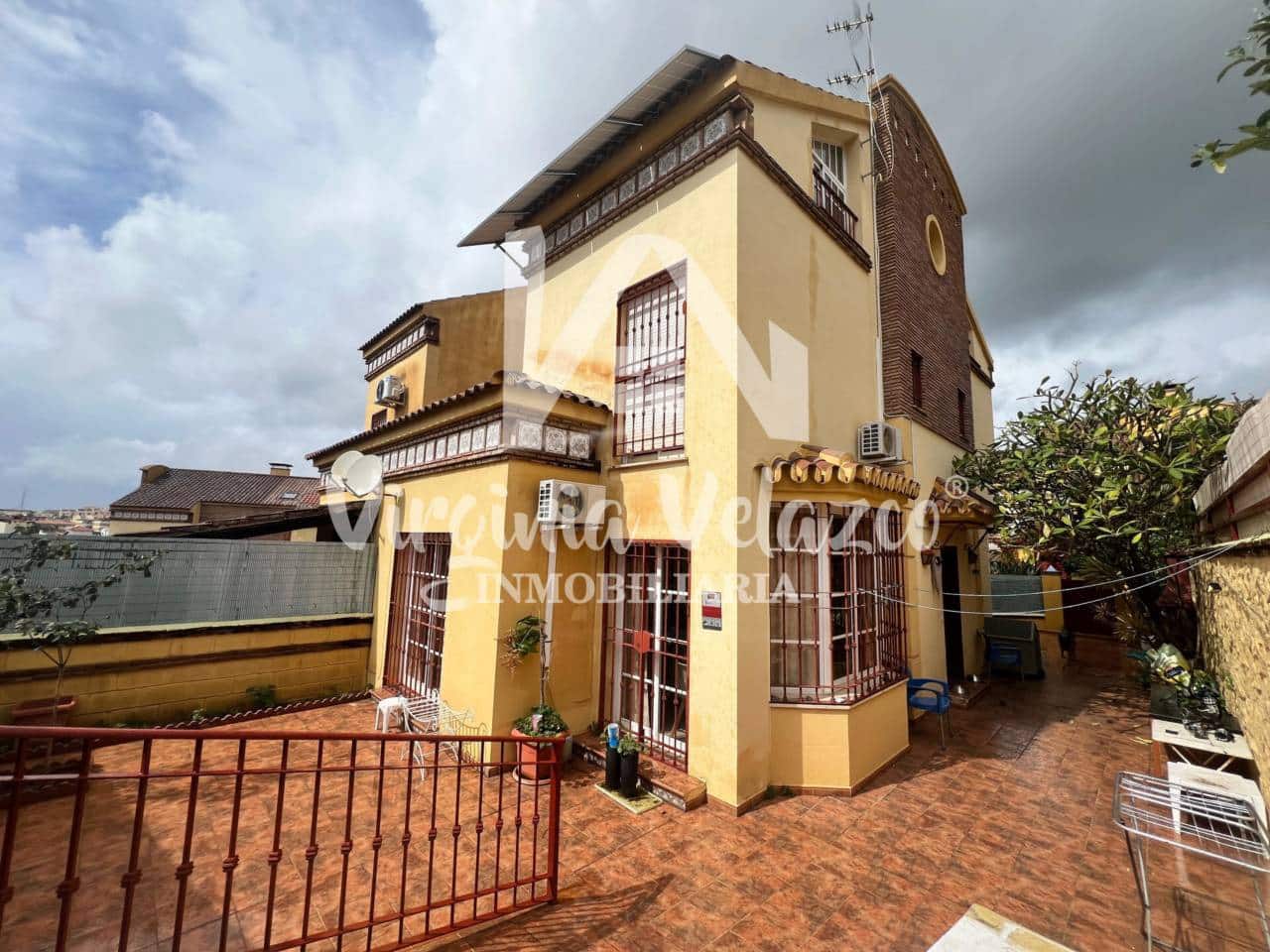 5 sypialnia Dom blizniak na sprzedaż w Rincon de la Victoria z basenem garażem - 494 900 € (Ref: 9437839)