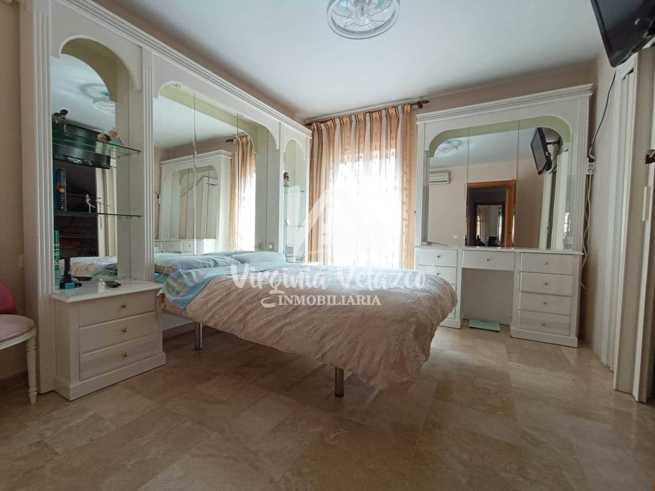 5 sypialnia Dom blizniak na sprzedaż w Rincon de la Victoria z basenem garażem - 494 900 € (Ref: 9437839)