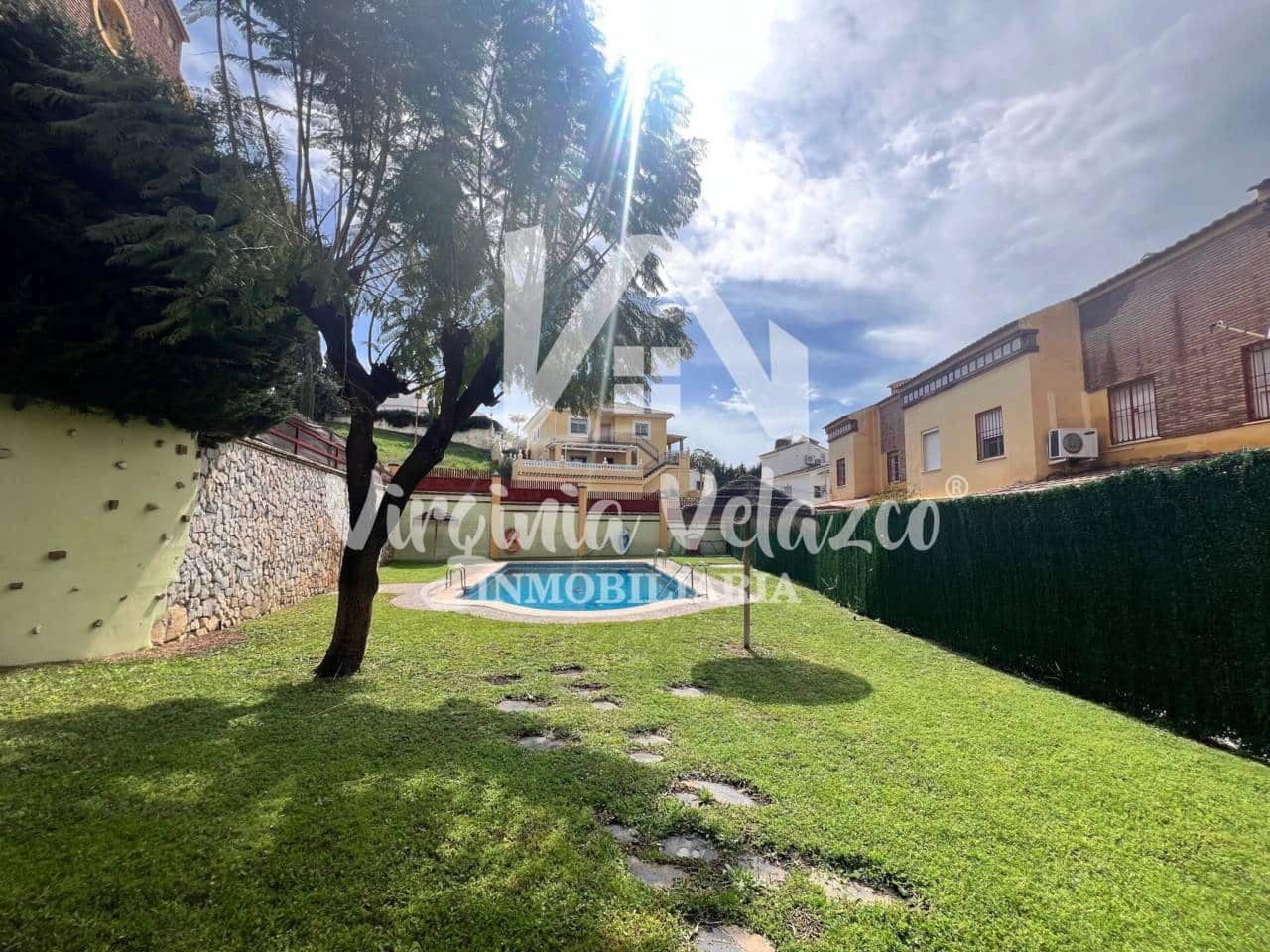 5 sypialnia Dom blizniak na sprzedaż w Rincon de la Victoria z basenem garażem - 494 900 € (Ref: 9437839)