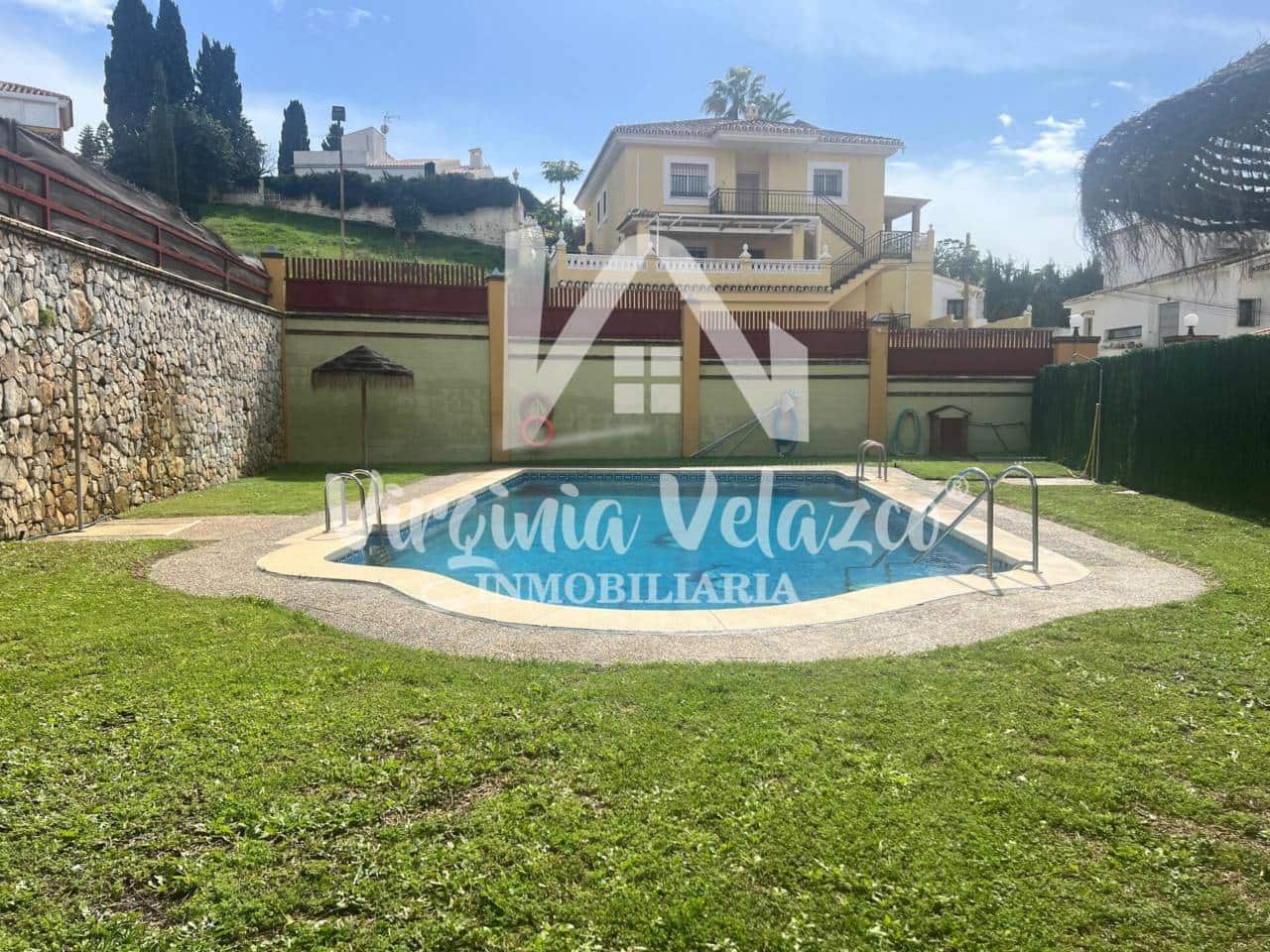 5 sypialnia Dom blizniak na sprzedaż w Rincon de la Victoria z basenem garażem - 494 900 € (Ref: 9437839)