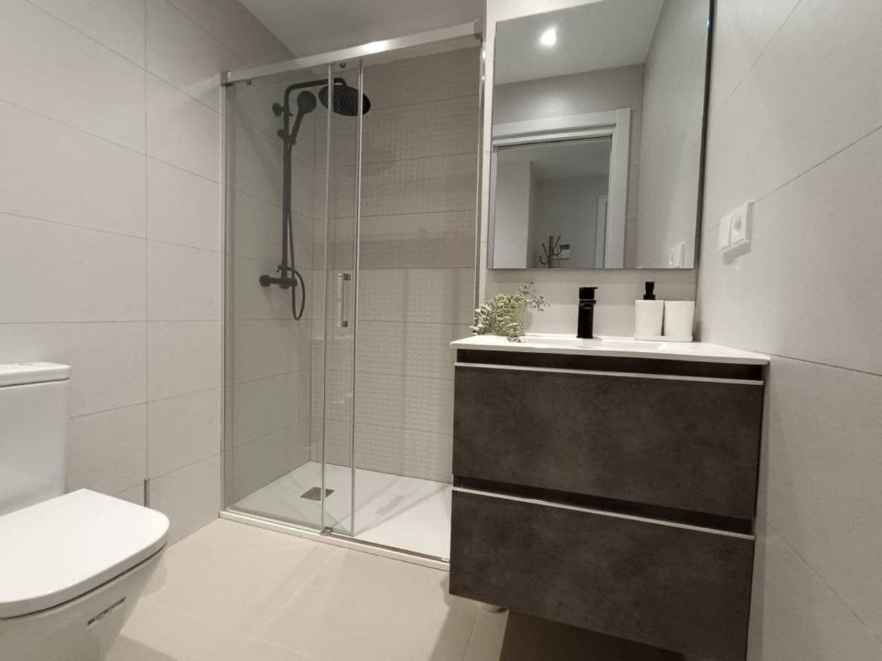 2 bedroom Flat for sale in Velez-Malaga with pool garage - € 340,000 (Ref: 9437847)