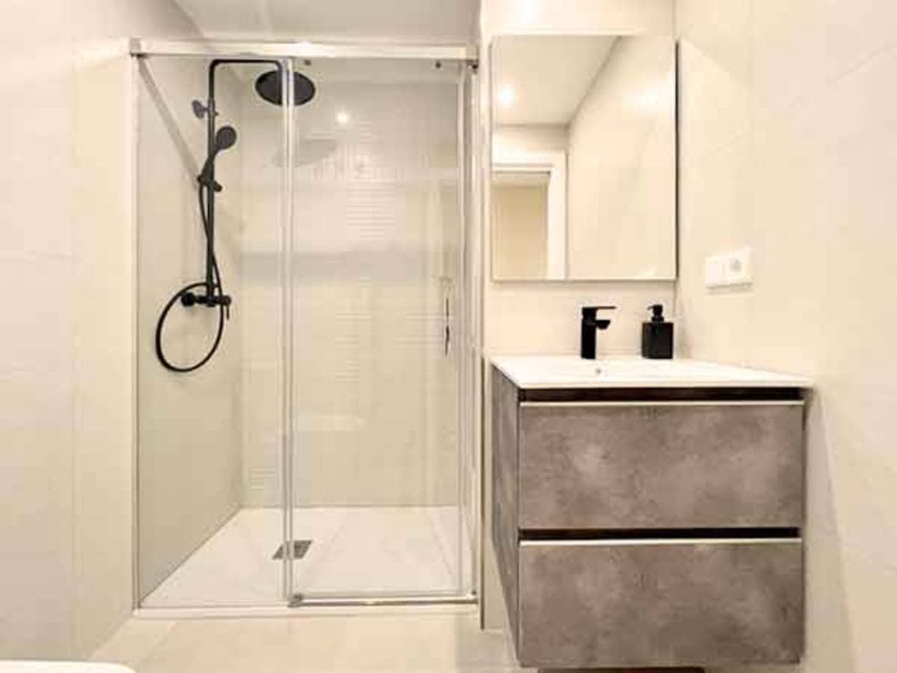 2 bedroom Flat for sale in Velez-Malaga with pool garage - € 340,000 (Ref: 9437847)