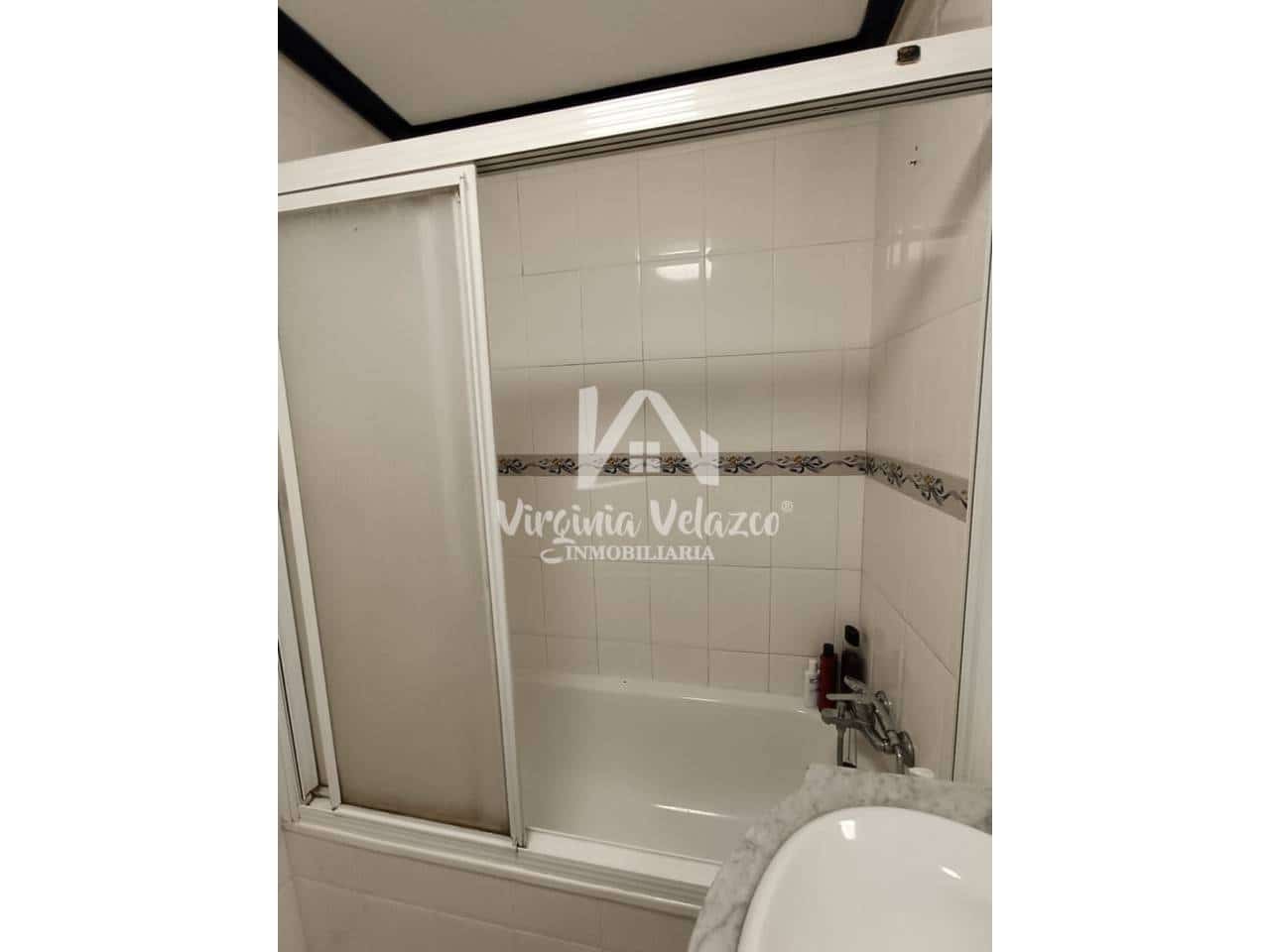 2 bedroom Flat for rent in Anoreta with pool garage - € 1,000 (Ref: 9694210)