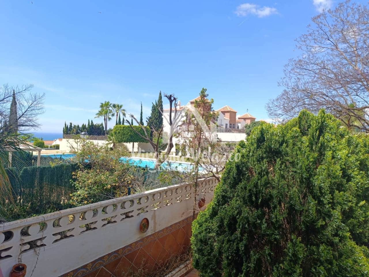 2 bedroom Flat for rent in Anoreta with pool garage - € 1,000 (Ref: 9694210)