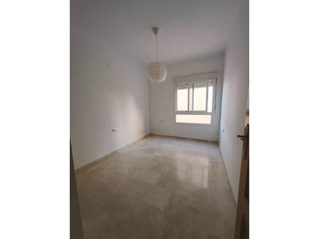 3 quarto Apartamento para arrendar em Malaga cidade - 1 400 € (Ref: 9714385)