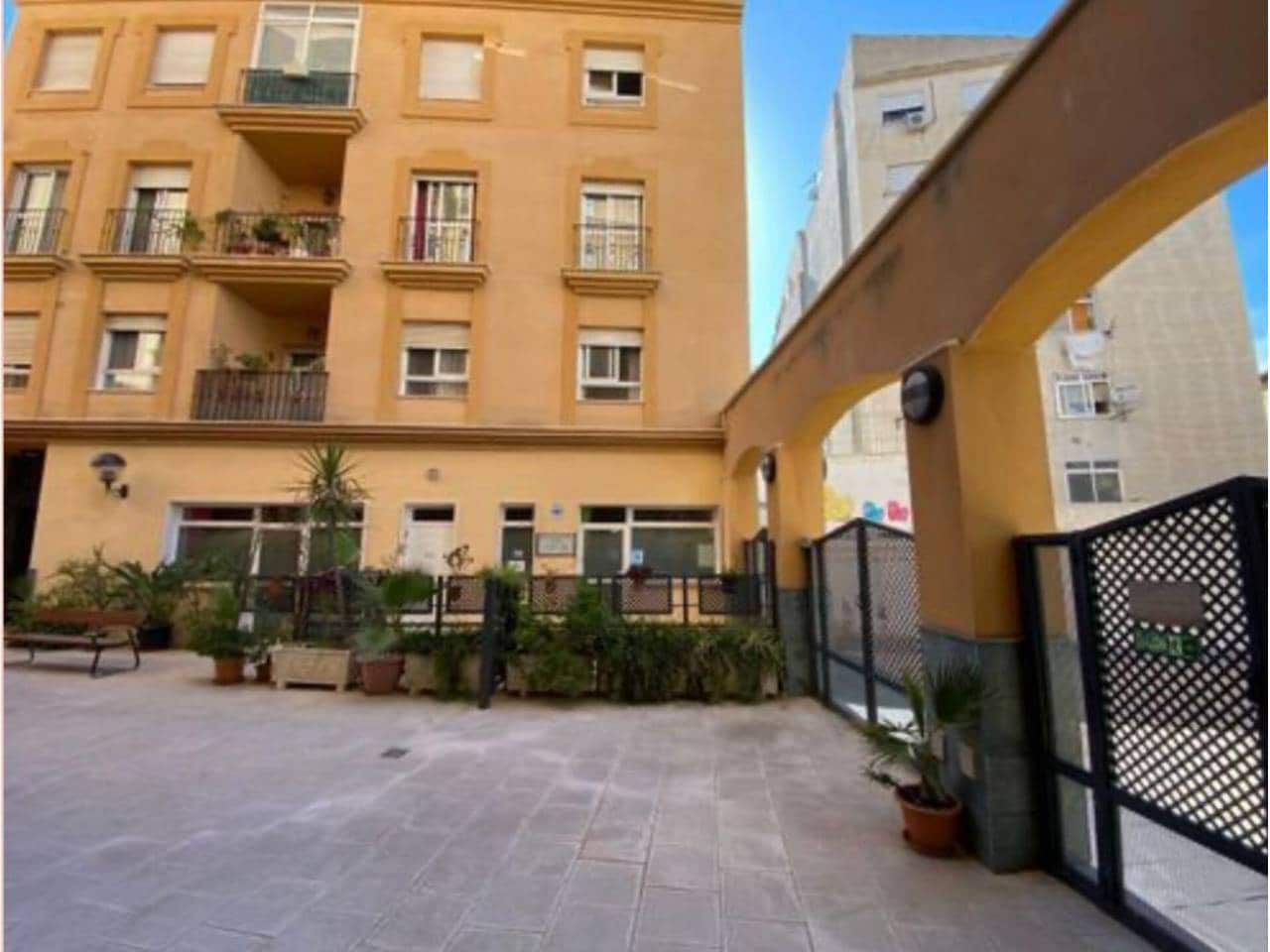 3 quarto Apartamento para arrendar em Malaga cidade - 1 400 € (Ref: 9714385)