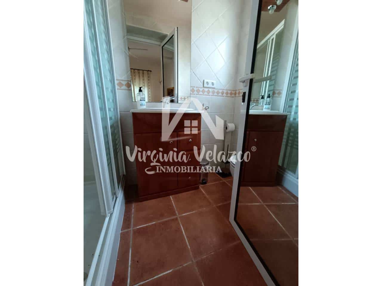 3 soveværelse Villa til leje i Velez-Malaga med garage - € 1.500 (Ref: 9755137)