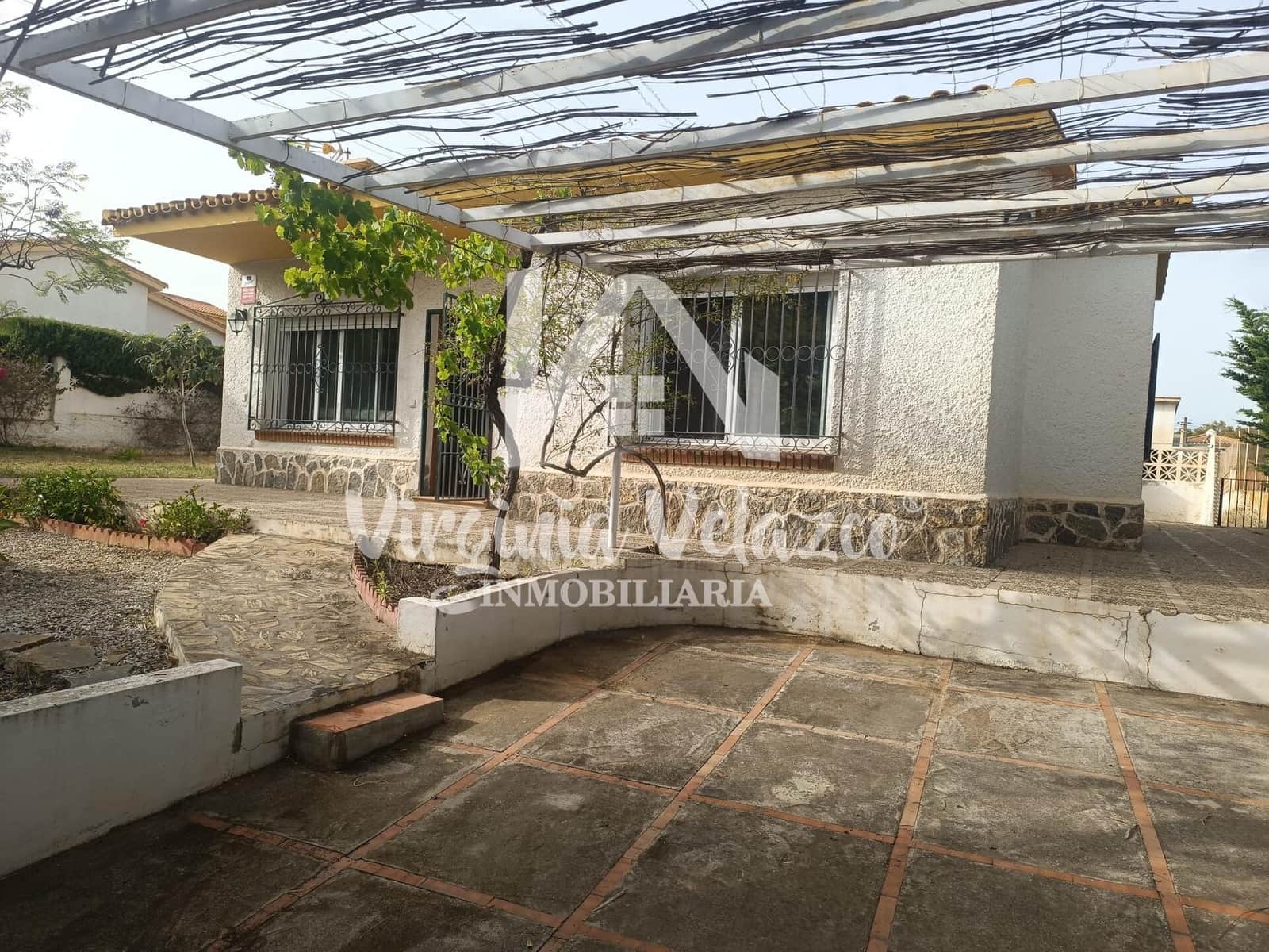 3 bedroom Villa for rent in Benajarafe with garage - € 1,500 (Ref: 9809153)