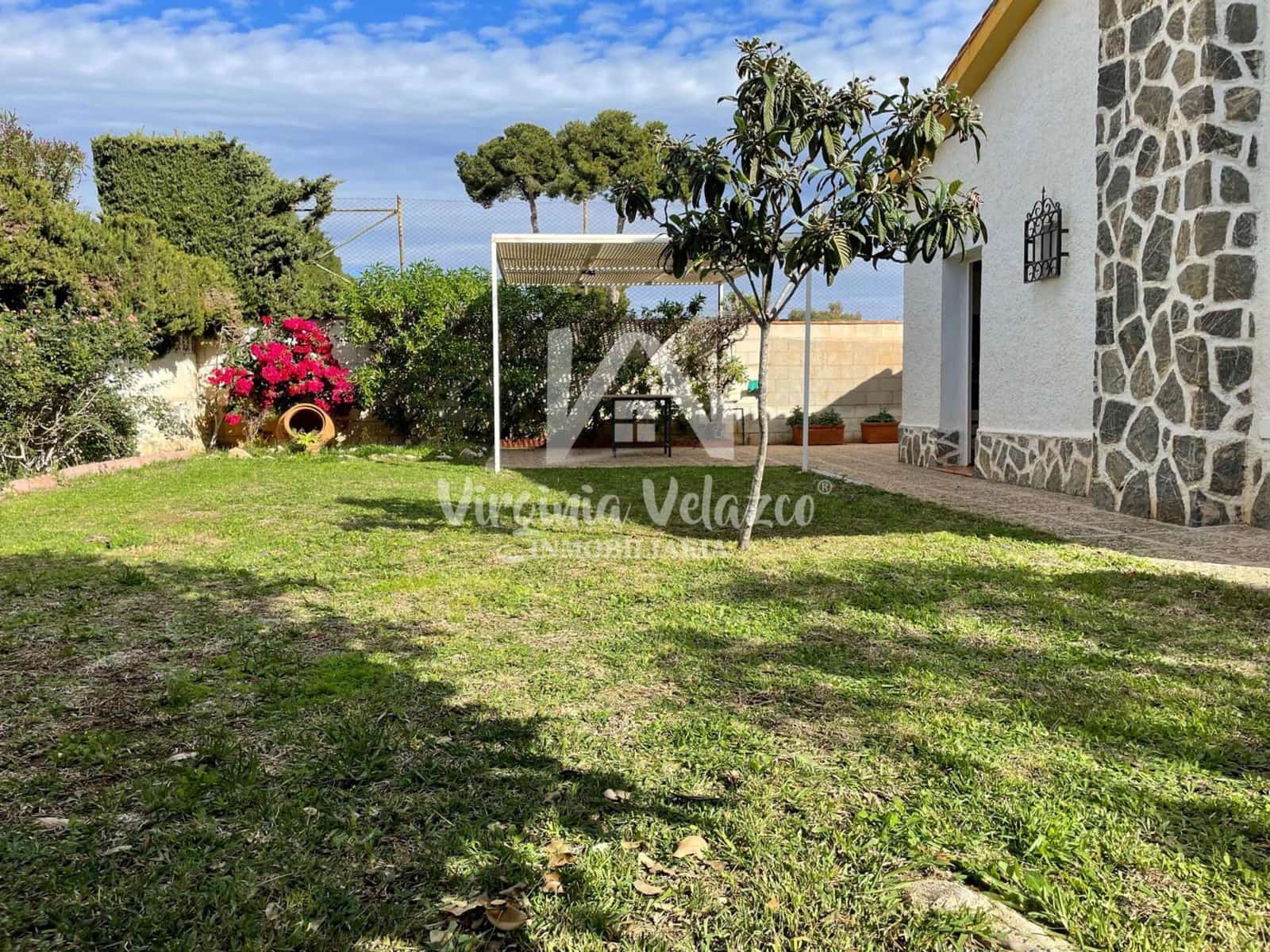 3 bedroom Villa for rent in Benajarafe with garage - € 1,500 (Ref: 9809153)