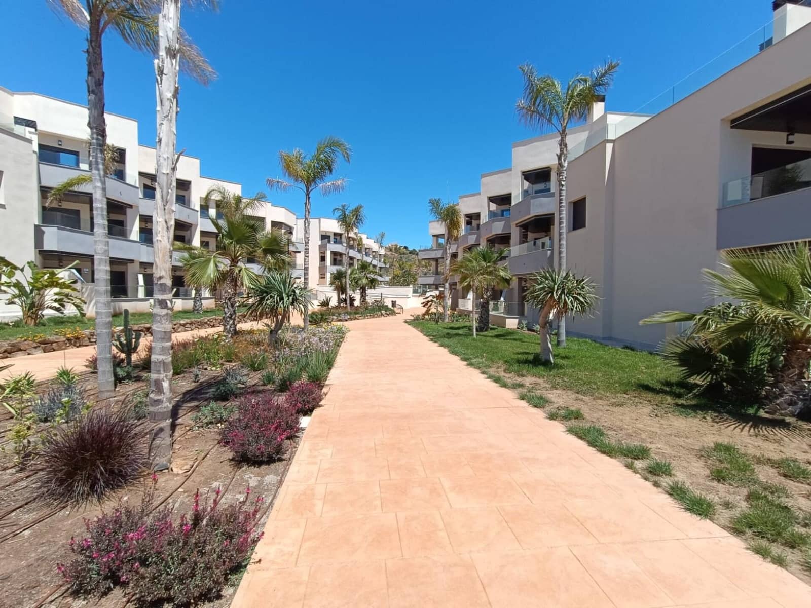 2 bedroom Flat for sale in Valle Niza with garage - € 341,000 (Ref: 9809156)