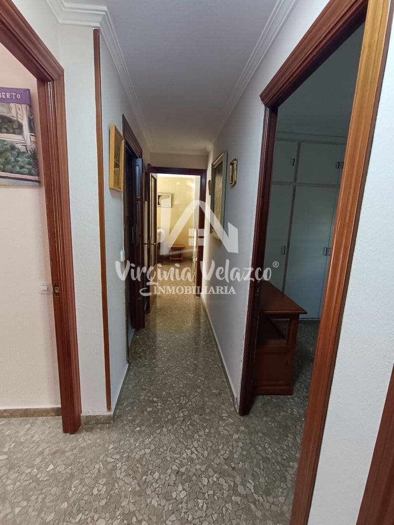 4 bedroom Flat for sale in Malaga city with garage - € 380,000 (Ref: 9813311)