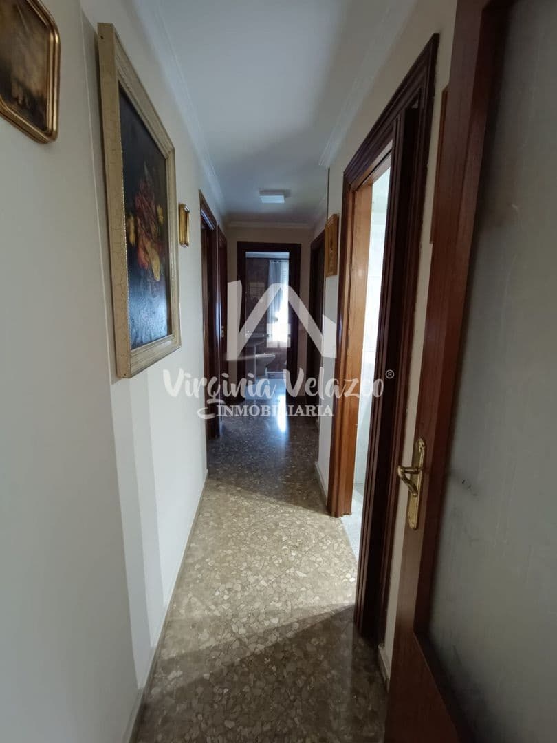 4 bedroom Flat for sale in Malaga city with garage - € 380,000 (Ref: 9813311)
