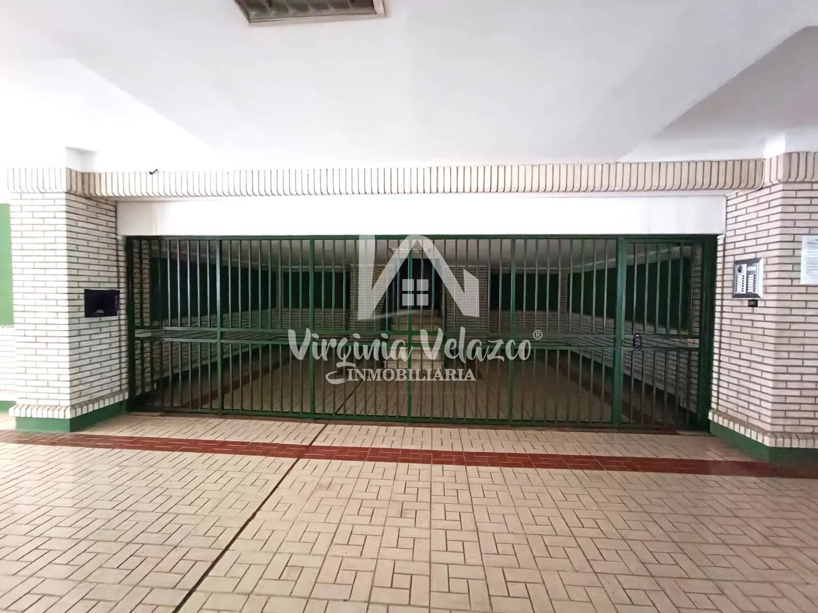4 bedroom Flat for sale in Malaga city with garage - € 380,000 (Ref: 9813311)