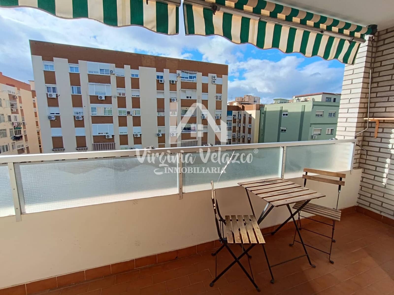 4 bedroom Flat for sale in Malaga city with garage - € 380,000 (Ref: 9813311)