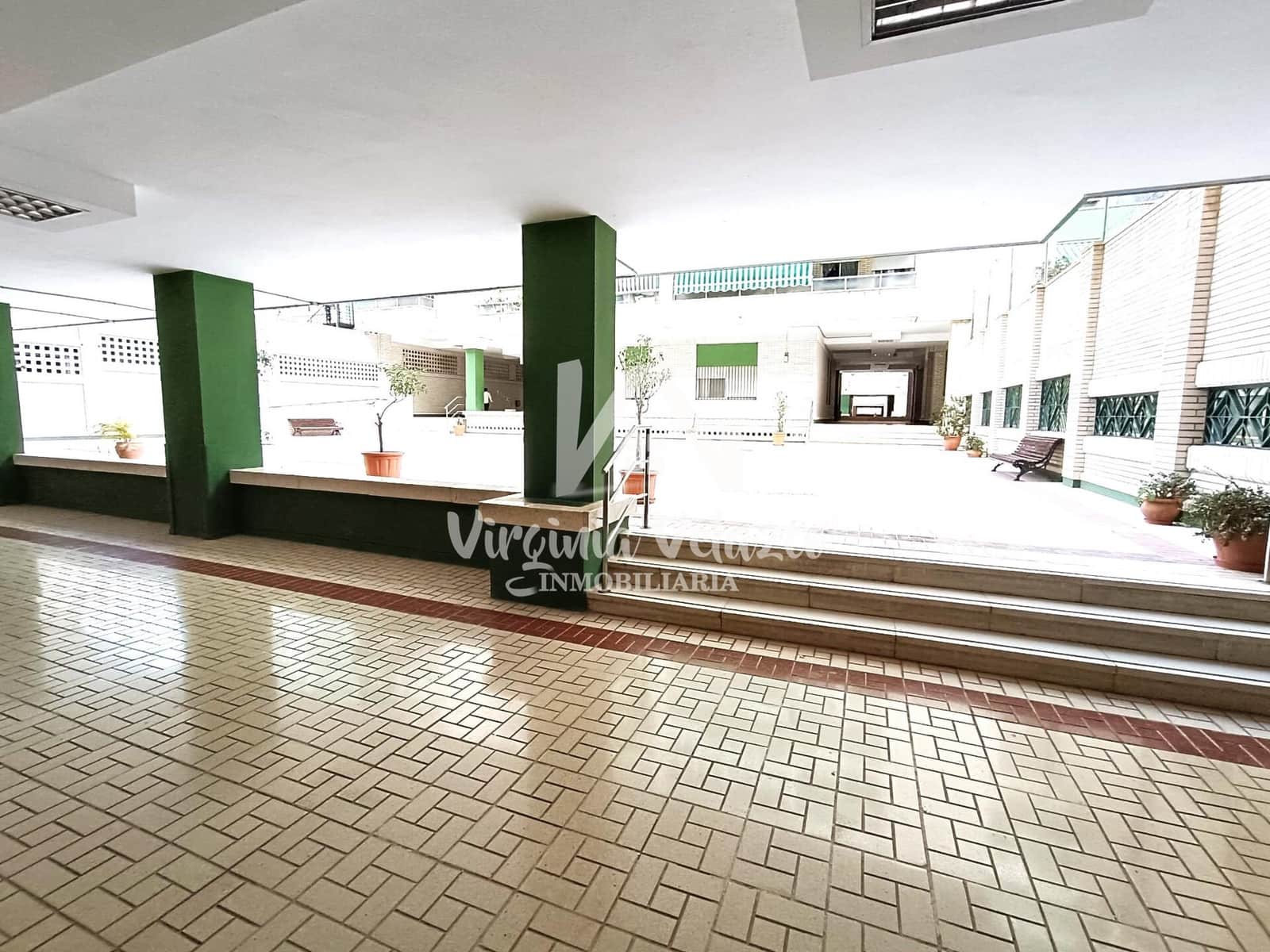 4 bedroom Flat for sale in Malaga city with garage - € 380,000 (Ref: 9813311)