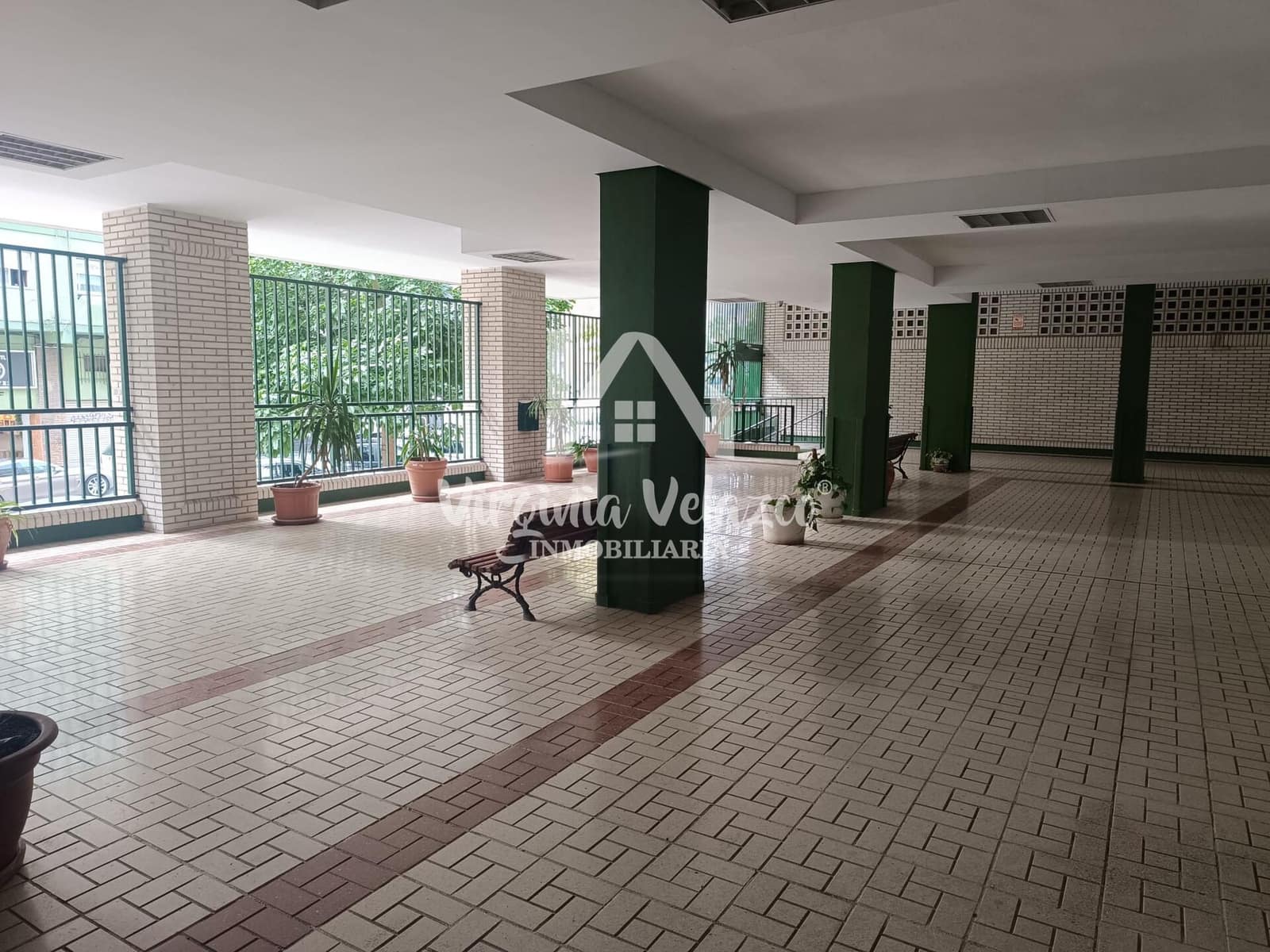 4 bedroom Flat for sale in Malaga city with garage - € 380,000 (Ref: 9813311)