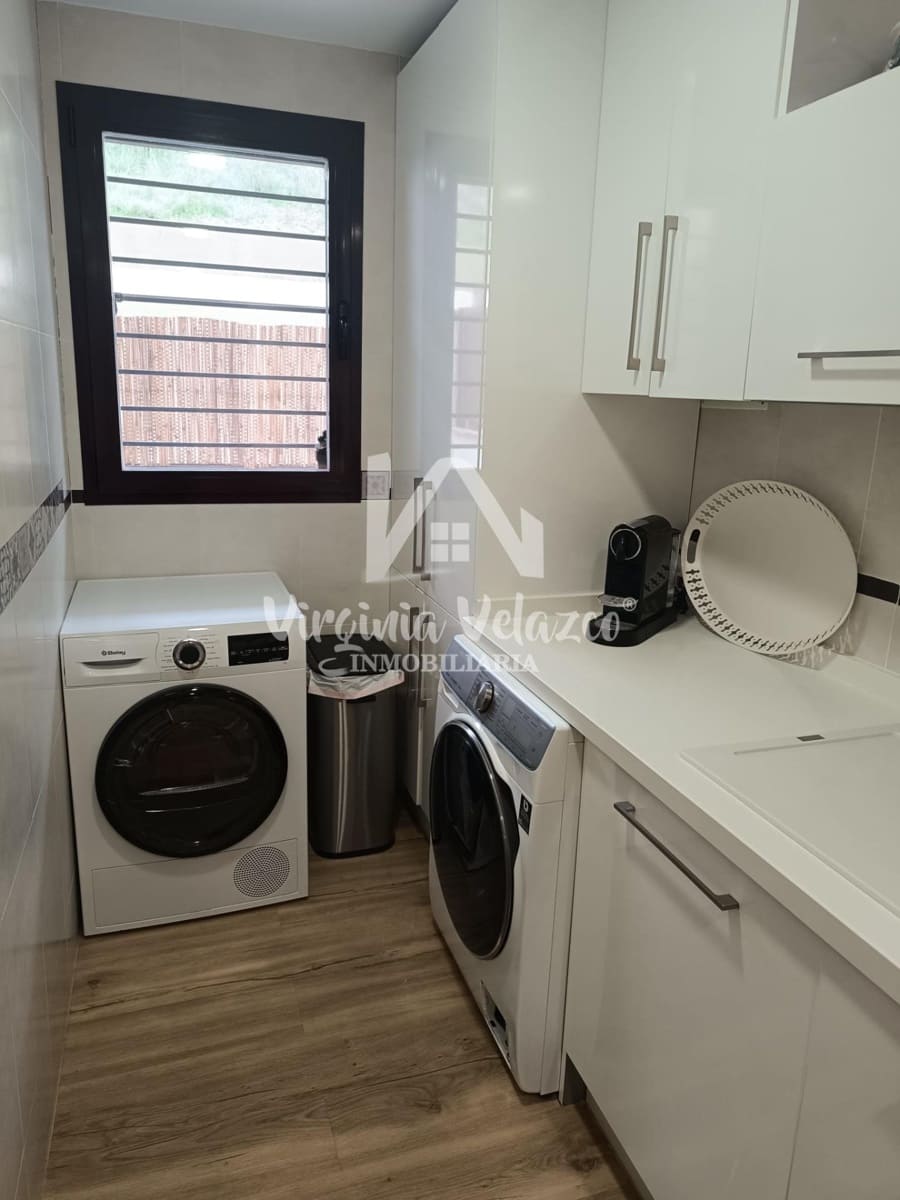 Apartamento de 3 habitaciones en Rincón de la Victoria en venta con garaje - 300.000 € (Ref: 9833622)