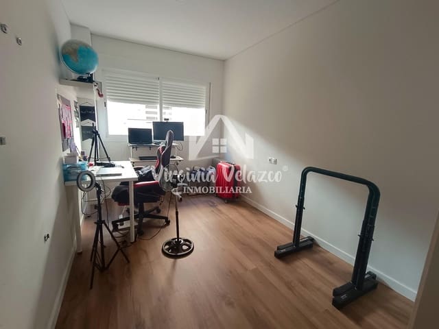 3 bedroom Flat for sale in Rincón de la Victoria with garage - € 260,000 (Ref: 9997111)