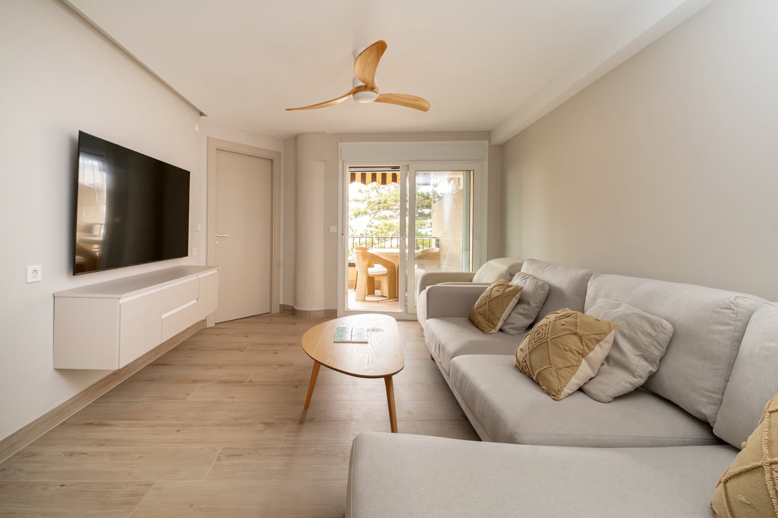 3 bedroom Apartment for rent in Almunecar with pool - € 1,000 (Ref: 10110350)