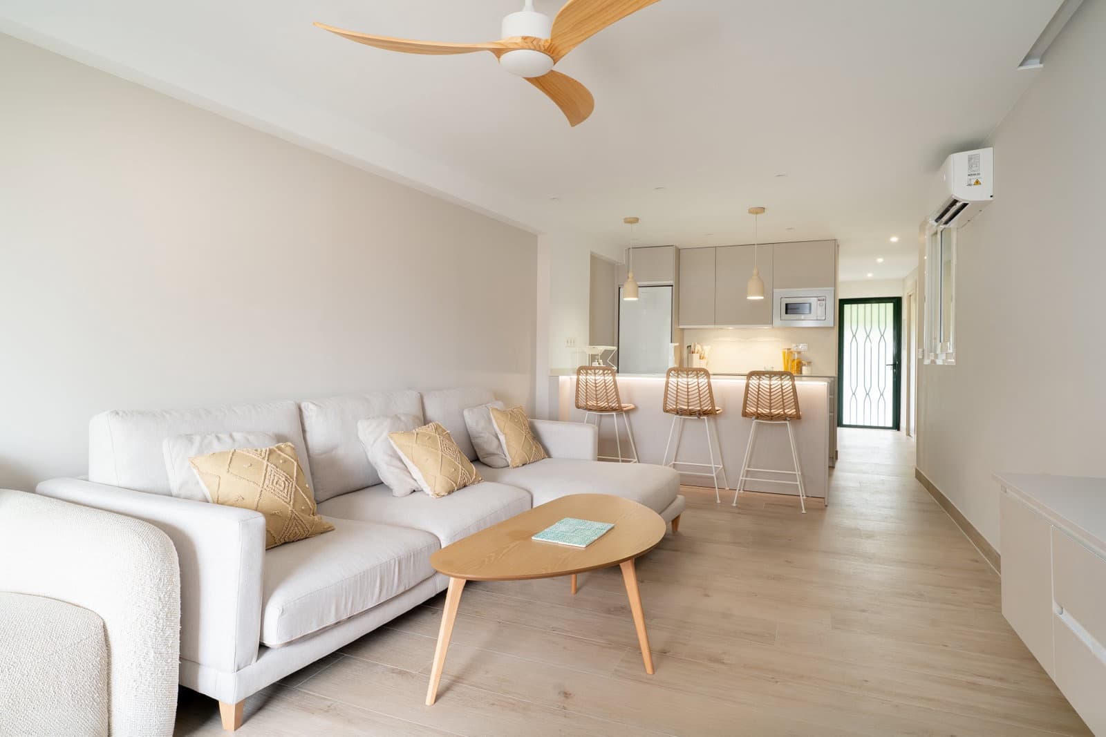 3 bedroom Apartment for rent in Almunecar with pool - € 1,000 (Ref: 10110350)