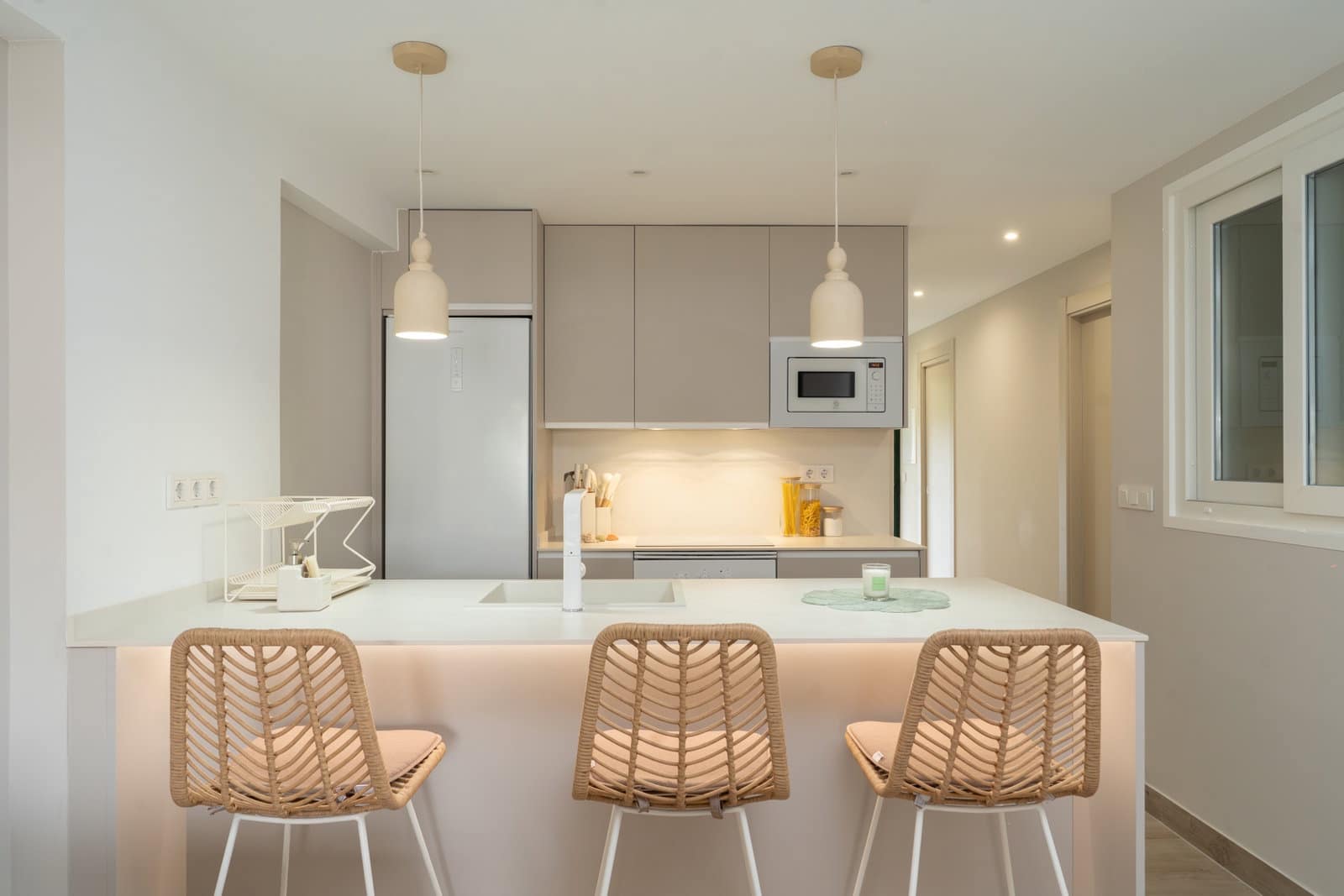 3 bedroom Apartment for rent in Almunecar with pool - € 1,000 (Ref: 10110350)