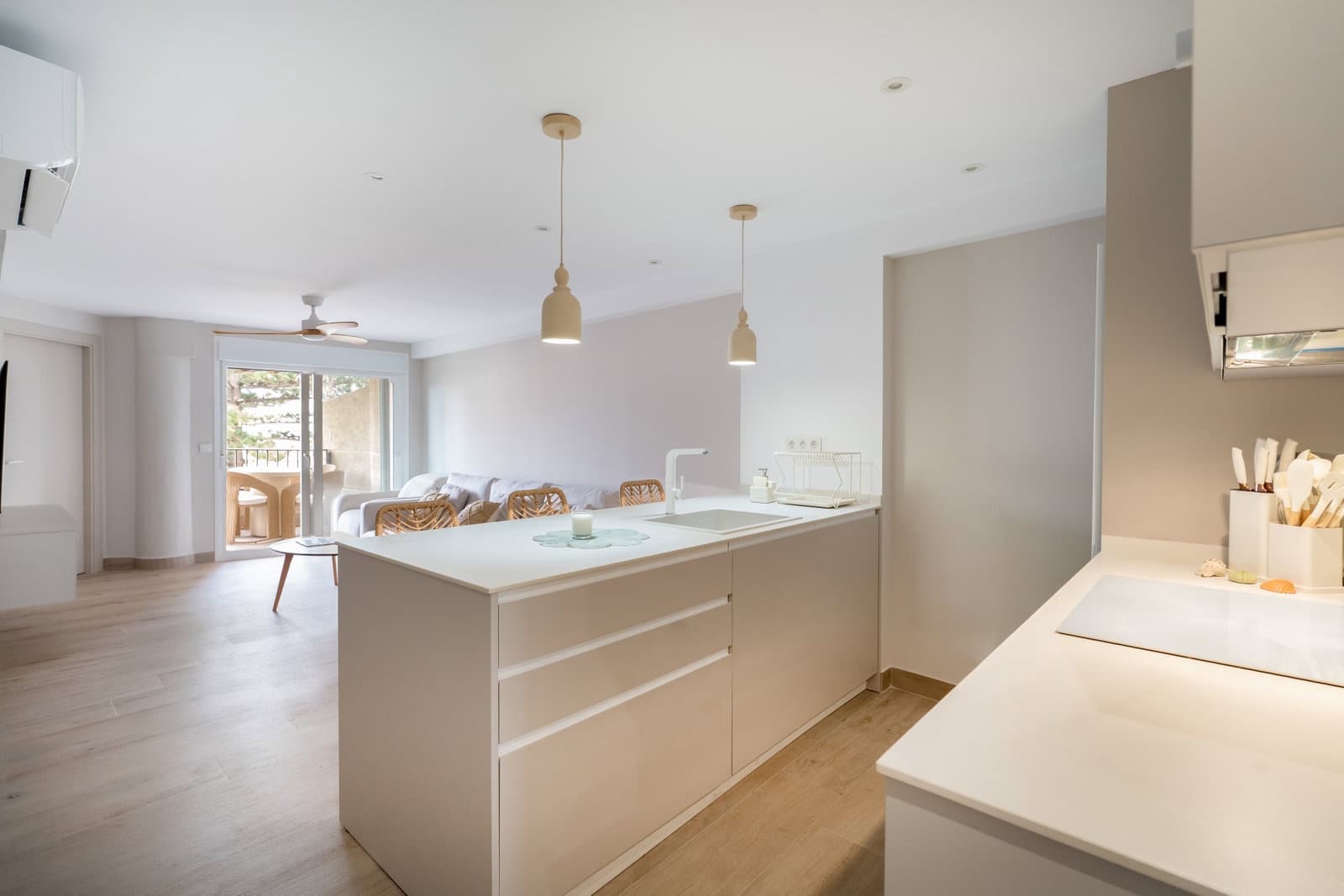 3 bedroom Apartment for rent in Almunecar with pool - € 1,000 (Ref: 10110350)