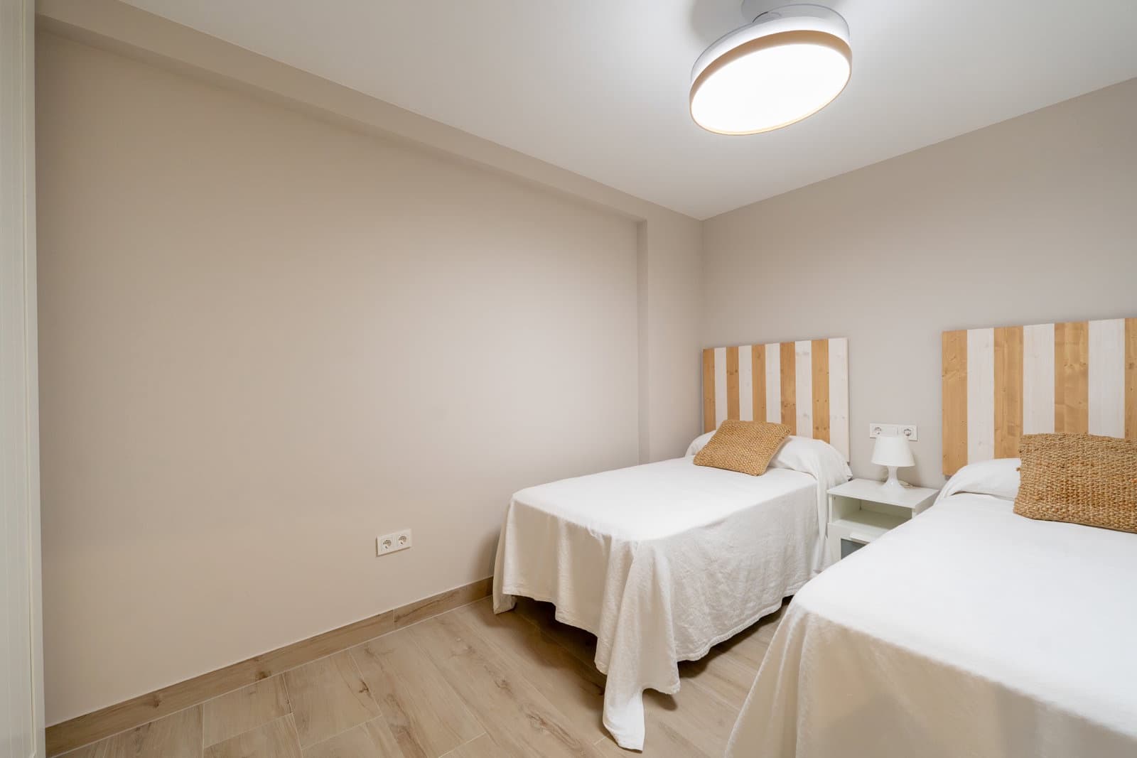 3 bedroom Apartment for rent in Almunecar with pool - € 1,000 (Ref: 10110350)