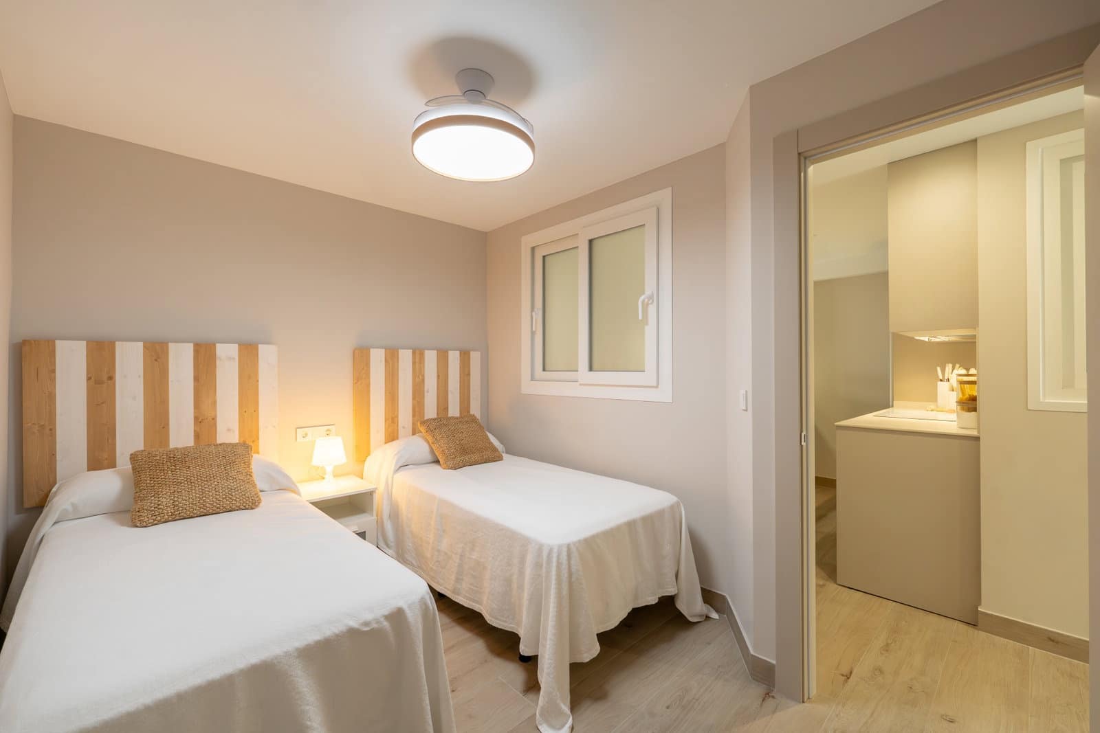 3 bedroom Apartment for rent in Almunecar with pool - € 1,000 (Ref: 10110350)