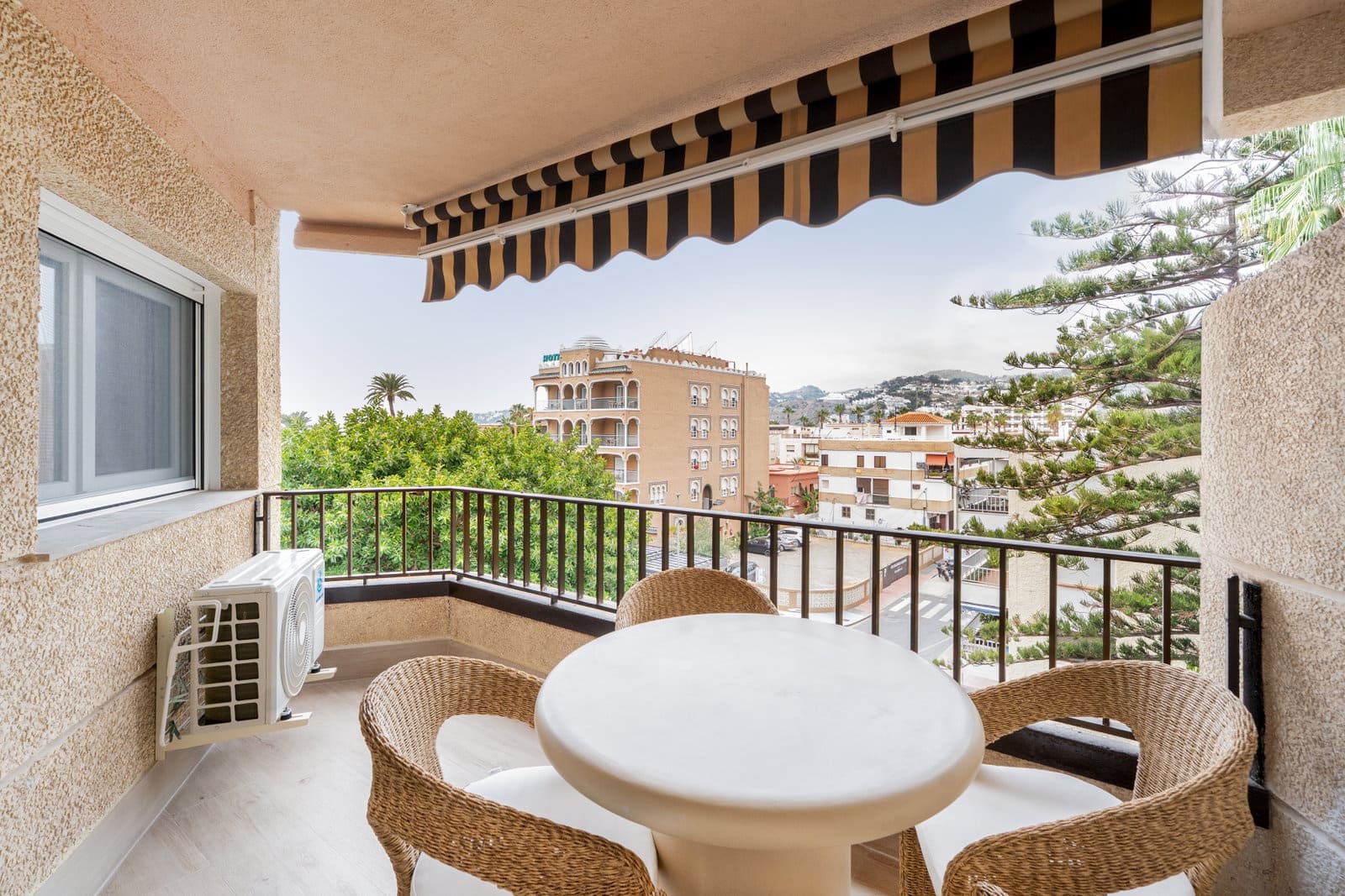 3 bedroom Apartment for rent in Almunecar with pool - € 1,000 (Ref: 10110350)