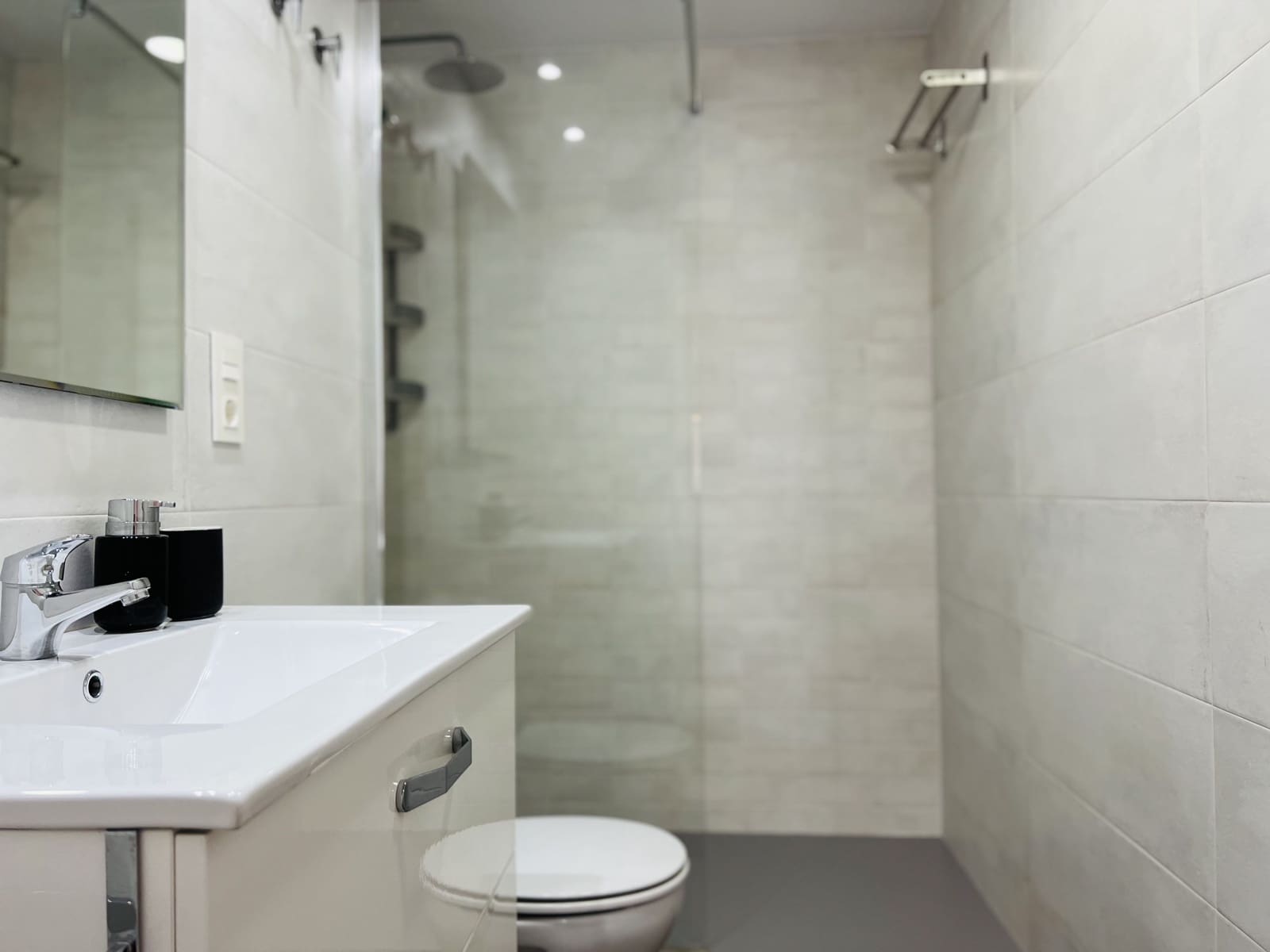 Appartement de 3 chambres à louer à Almunecar avec piscine garage - 850 € (Ref: 5884185)