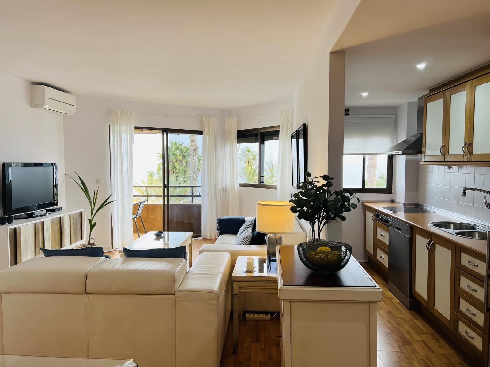 Appartement de 3 chambres à louer à Almunecar avec piscine garage - 850 € (Ref: 5884185)