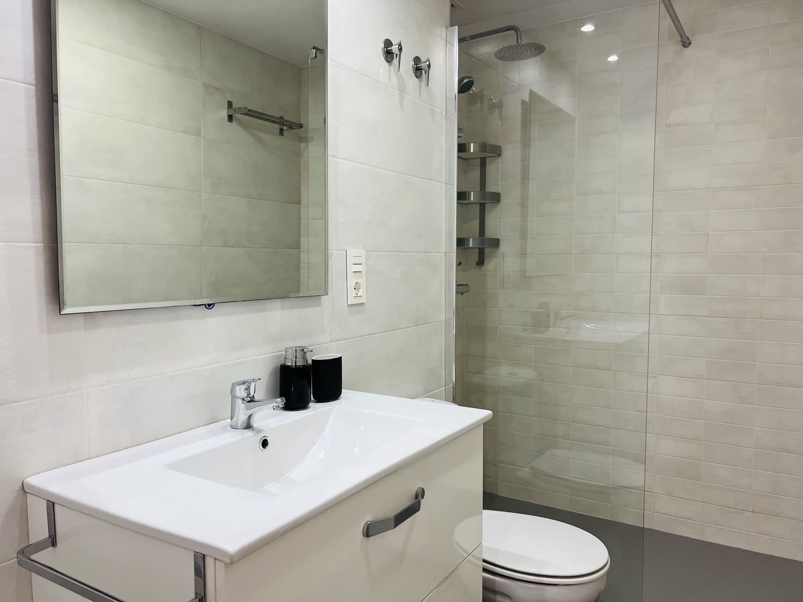 Appartement de 3 chambres à louer à Almunecar avec piscine garage - 850 € (Ref: 5884185)