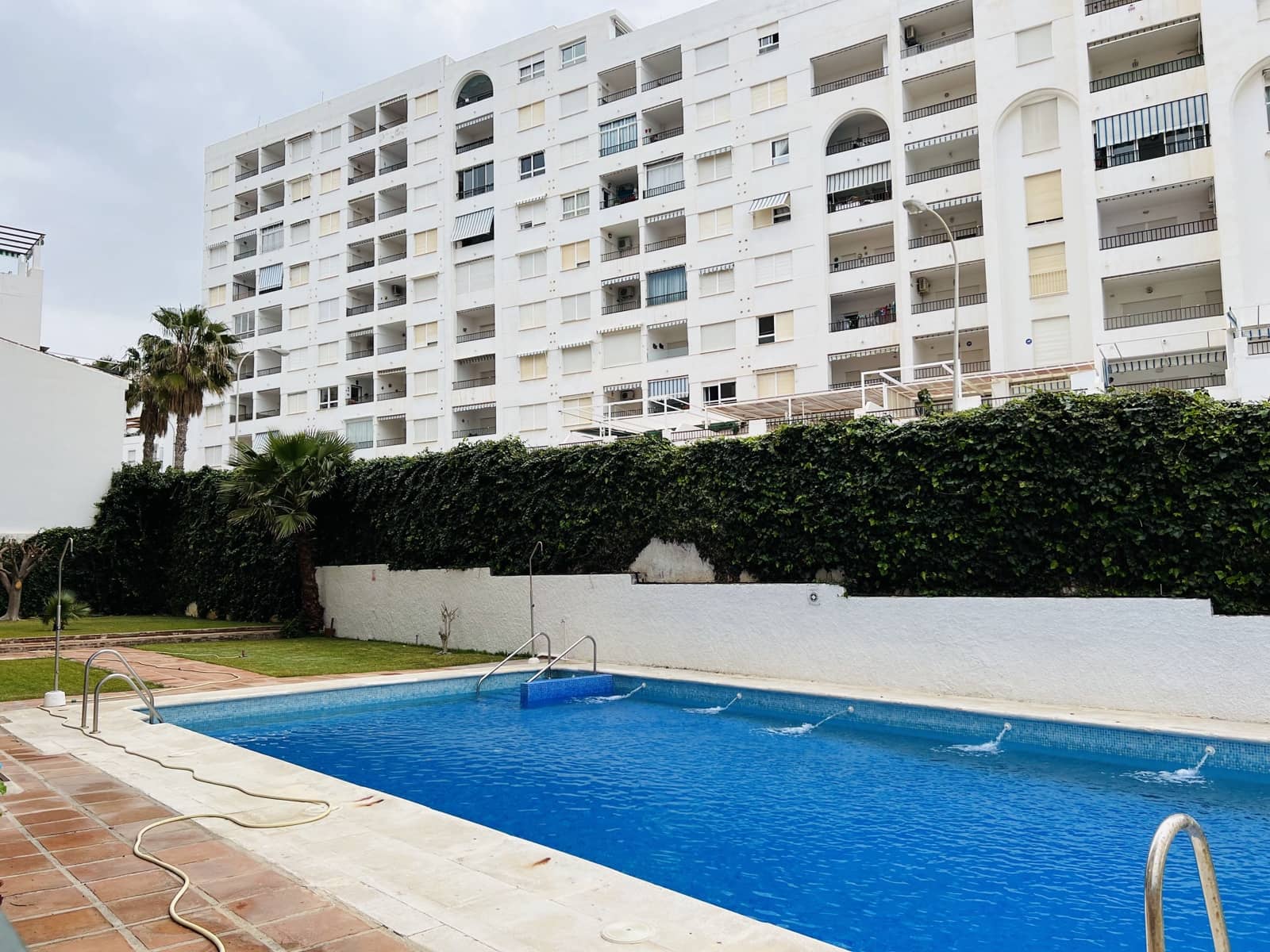 Appartement de 3 chambres à louer à Almunecar avec piscine garage - 850 € (Ref: 5884185)