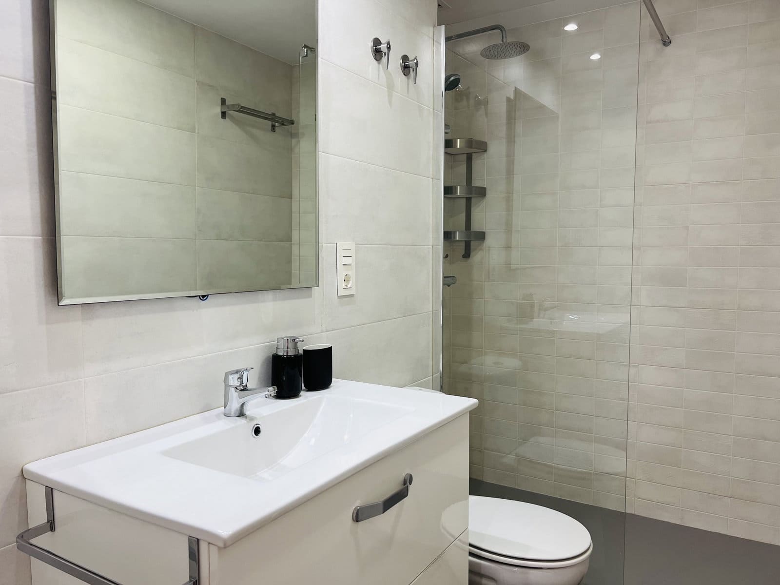 Appartement de 3 chambres à louer à Almunecar avec piscine garage - 850 € (Ref: 5884185)