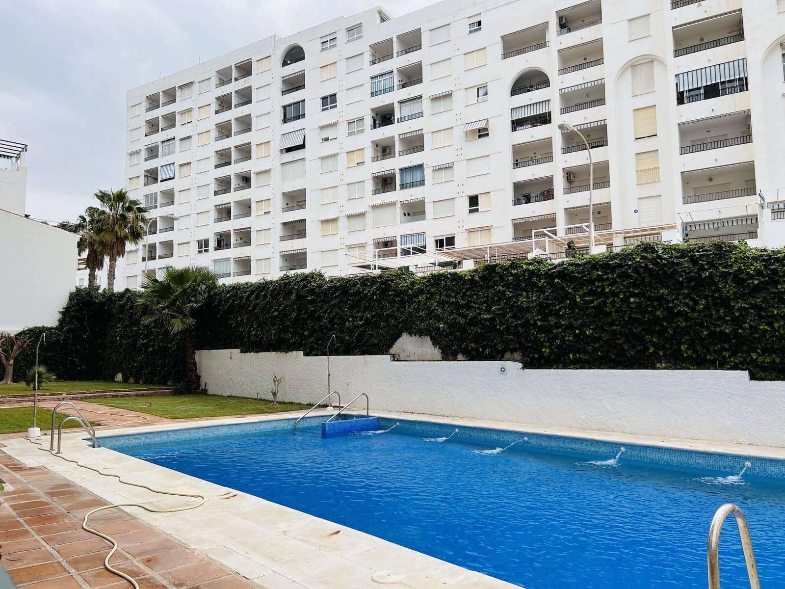 Appartement de 3 chambres à louer à Almunecar avec piscine garage - 850 € (Ref: 5884185)
